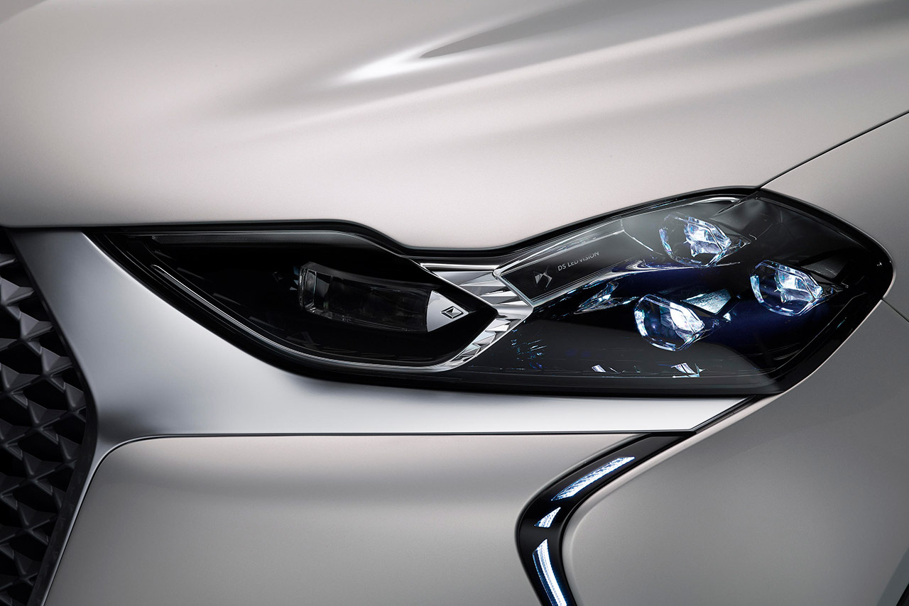 DS3クロスバック E-TENSEのフロントライト