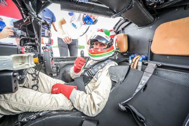 燃料電池プロトタイプカー『LMPH2G』に乗り込んだグループPSAのカルロス・タバレスCEO兼会長