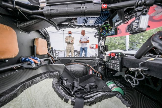 ミッションH24の開発車、LMPH2Gのコクピット