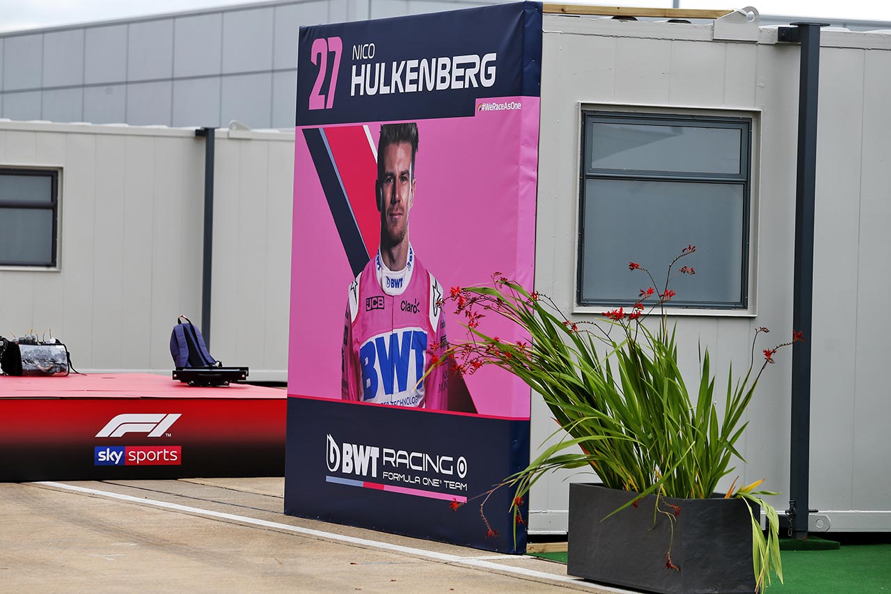 2020年F1第4戦イギリスGPパドック裏のニコ･ヒュルケンベルグ