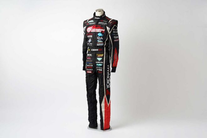 GT300クラス最高落札額となった谷口信輝の2016年GT300 GOOD SMILE RACINGレーススーツ