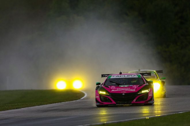 レクサス2台を相次いで交わすもスピンで優勝を逃した86号車アキュラNSX GT3 Evo