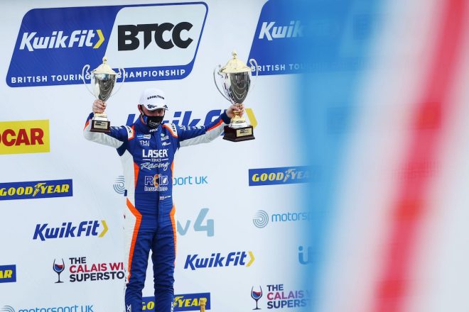 3ヒートすべてでファステストラップを記録した26歳のサットン。続く第2戦は8月8〜9日にブランズハッチのGPレイアウトで争われる