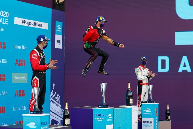 2019／20年フォーミュラE第7戦　表彰台でジャンプするダ・コスタ