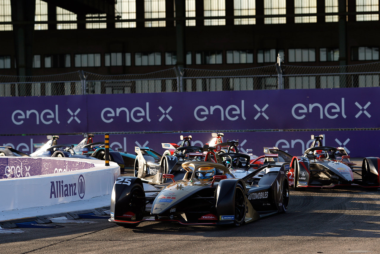 2019／20年フォーミュラE第6戦　スタート後の1コーナーの様子