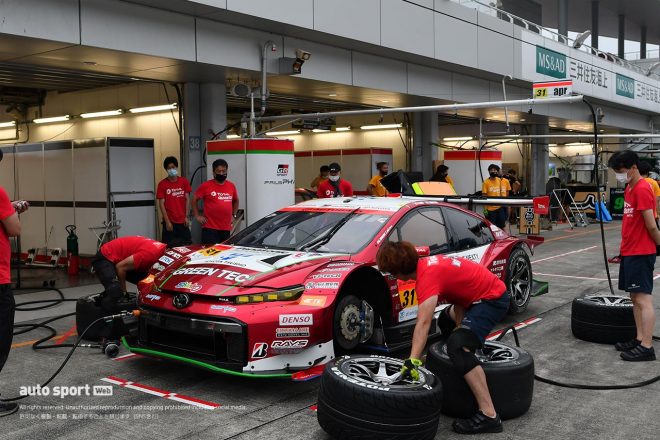 TOYOTA GR SPORTS PRIUS PHV apr GT