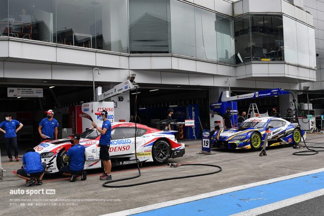 DENSO KOBELCO SARD GR SupraとWedsSport ADVAN GR Supra