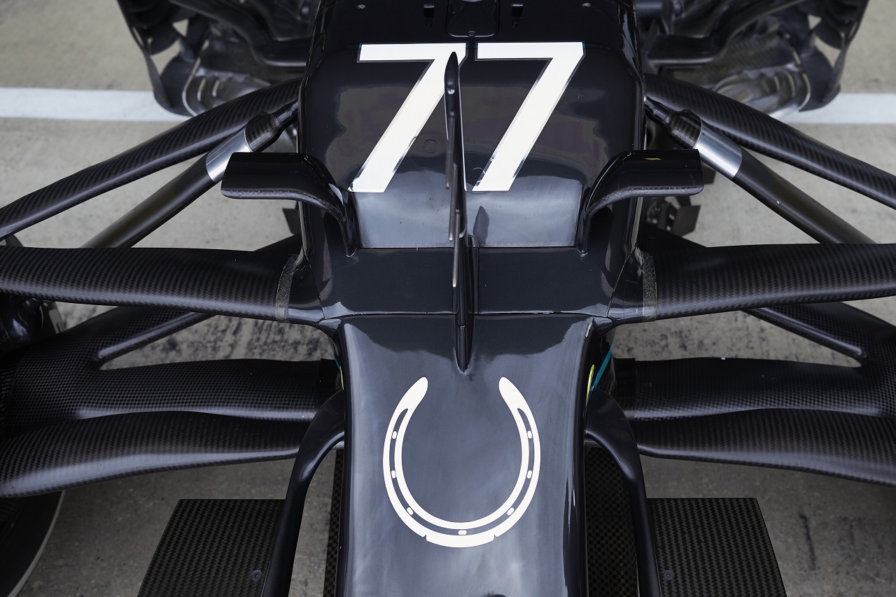 2020年F1第5戦70周年記念GP　メルセデスは今年4月12日に死去したサー・スターリング・モスを偲び、モスがかつて使用していた馬蹄のマークをマシンに配した