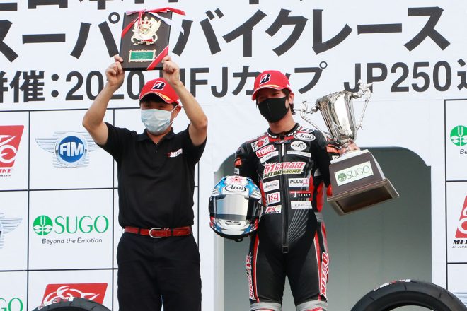 岡本裕生(51ガレージ ニトロレーシング)と芳賀紀行監督/2020年全日本ロード第1戦SUGO