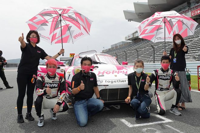 佐藤公哉、土屋武士監督、ホッピービバレッジ石渡美奈社長、松井孝允