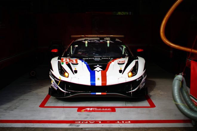 83号車のAFコルセがアマクラスの一番時計を記録した。