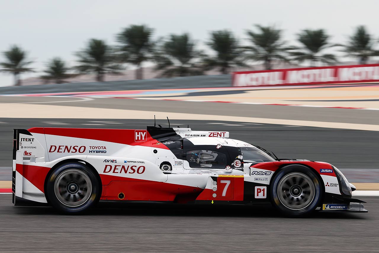 ハイダウンフォース仕様（第4戦バーレーン）。フロントフェンダーの形状が大きく異なる。