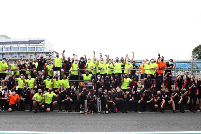 レッドブル・ホンダがチーム一丸となって掴んだ勝利ですね