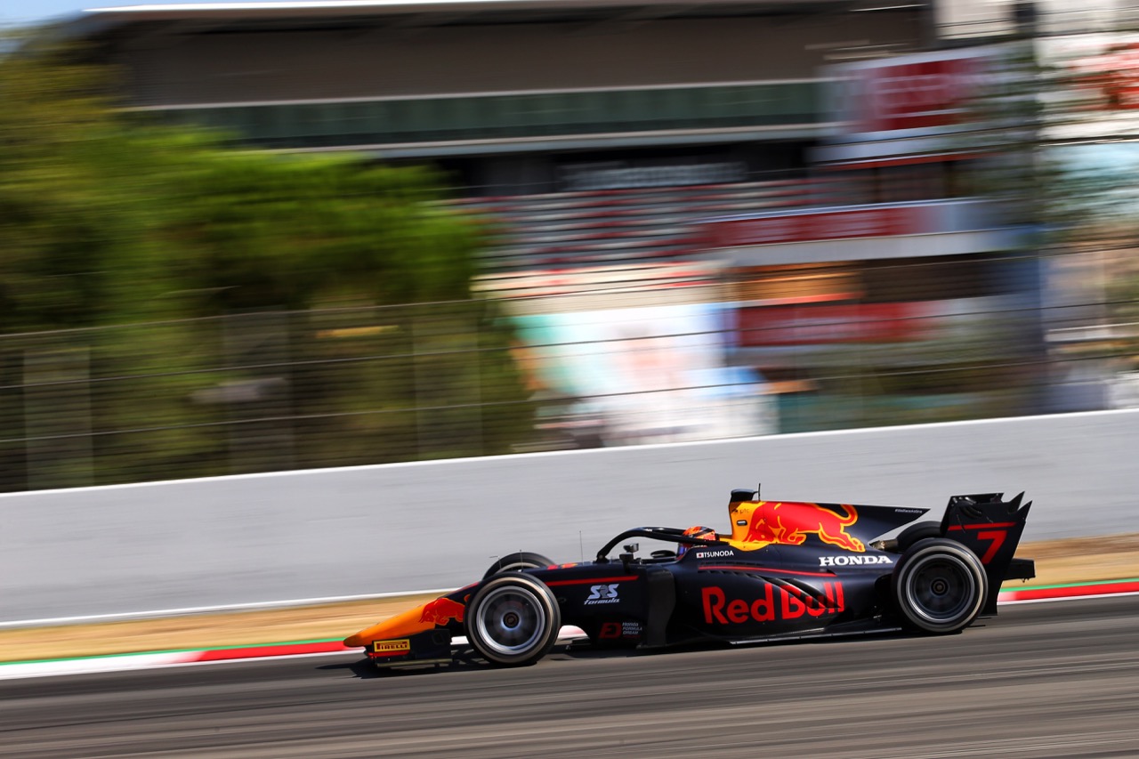 角田裕毅（カーリン）