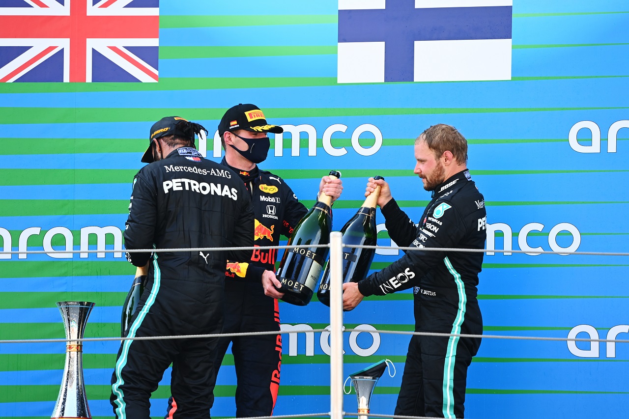2020年F1第6戦スペインGP表彰台　優勝ルイス・ハミルトン（メルセデス）、2位マックス・フェルスタッペン（レッドブル・ホンダ）、3位バルテリ・ボッタス（メルセデス）