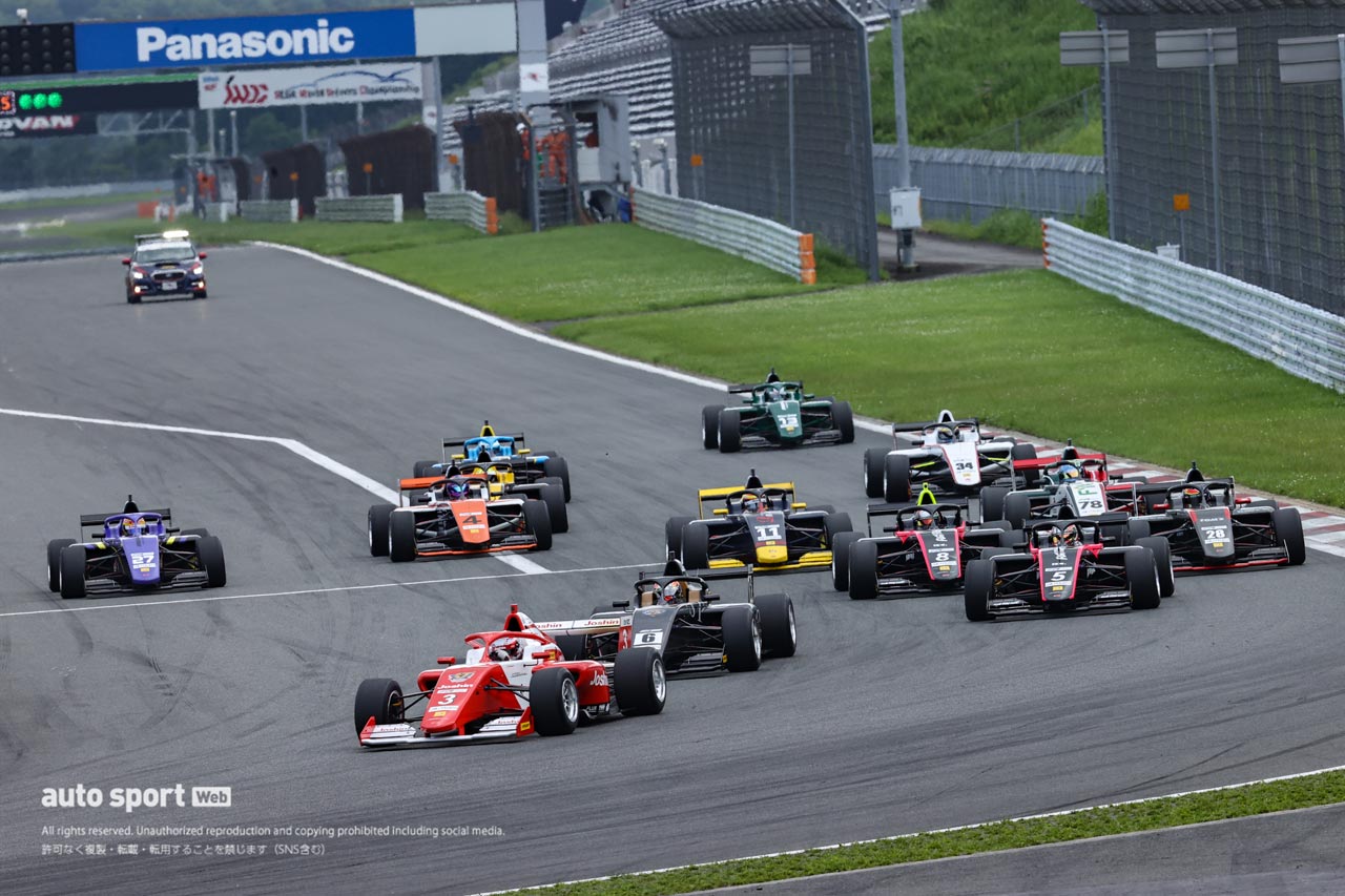 フォーミュラ・リージョナル・ジャパニーズ・チャンピオンシップ第3戦スタートの様子
