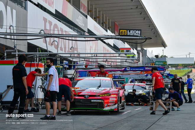 TOYOTA GR SPORTS PRIUS PHV apr GT