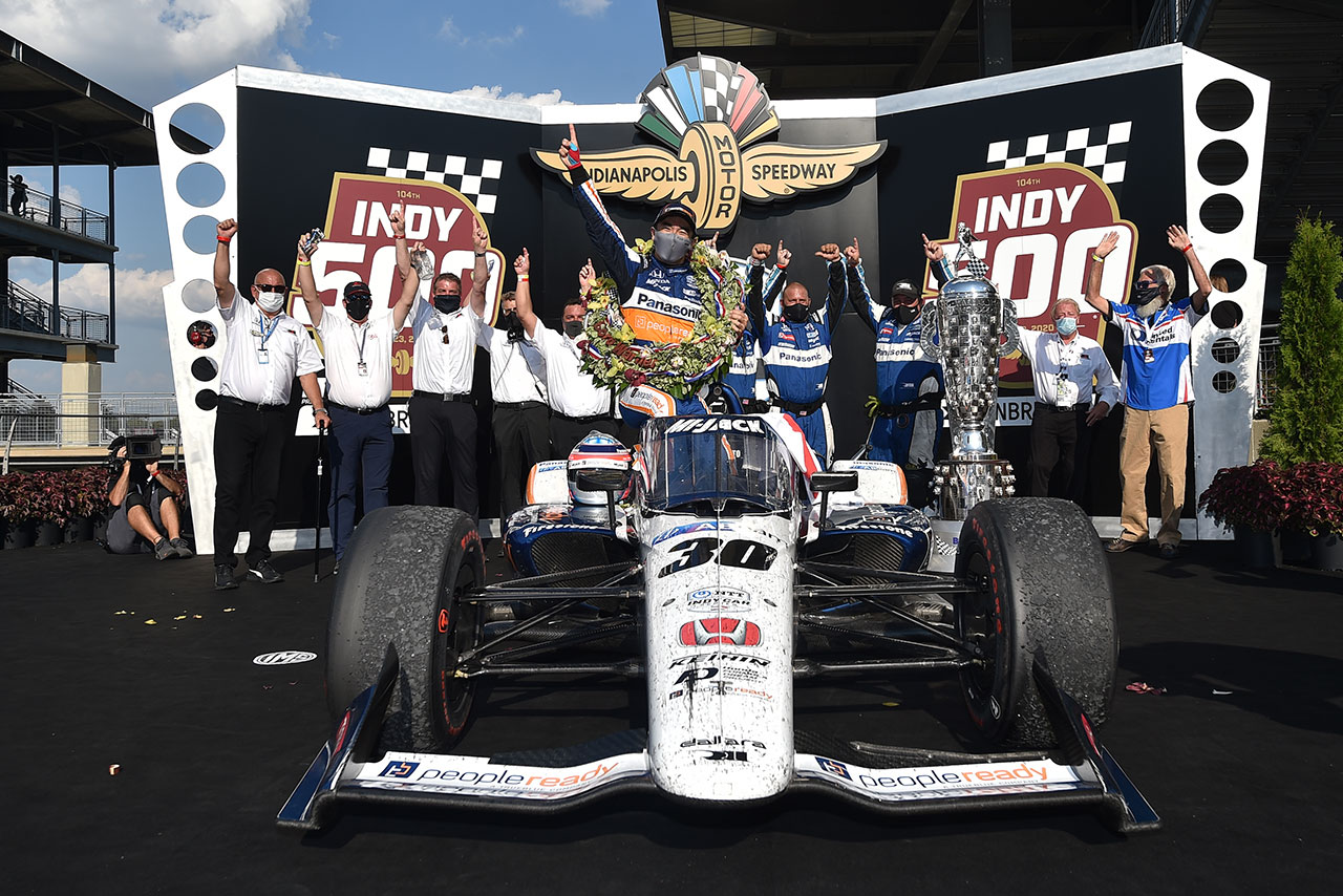 史上20人目となるインディ500マルチ勝利を達成した佐藤琢磨