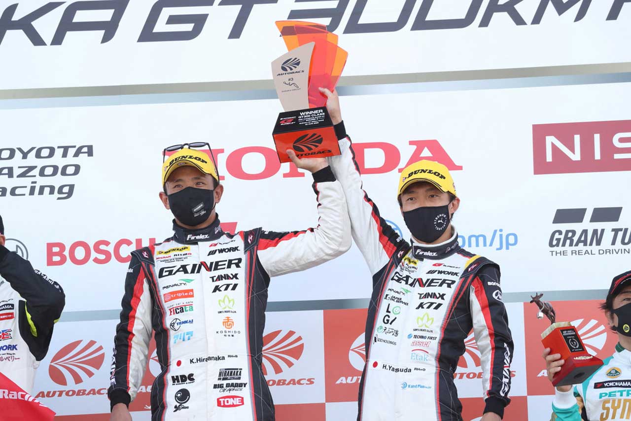2020年スーパーGT第3戦鈴鹿　GT300クラスで優勝を飾った平中克幸と安田裕信（GAINER TANAX GT-R）