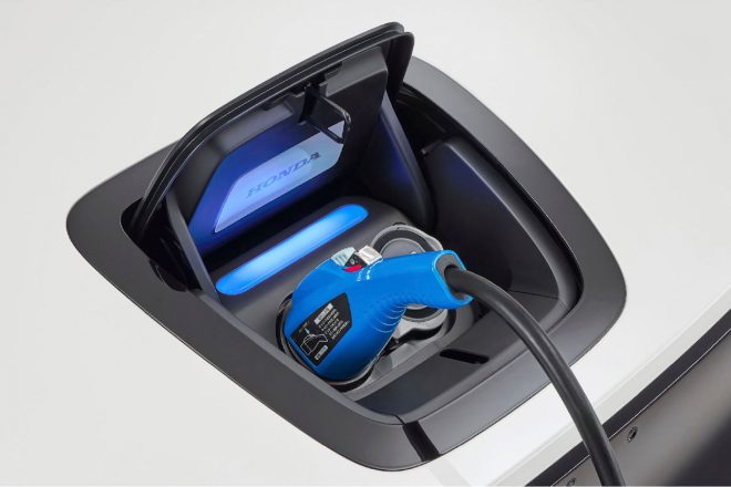 CHAdeMO(チャデモ)対応の充電口