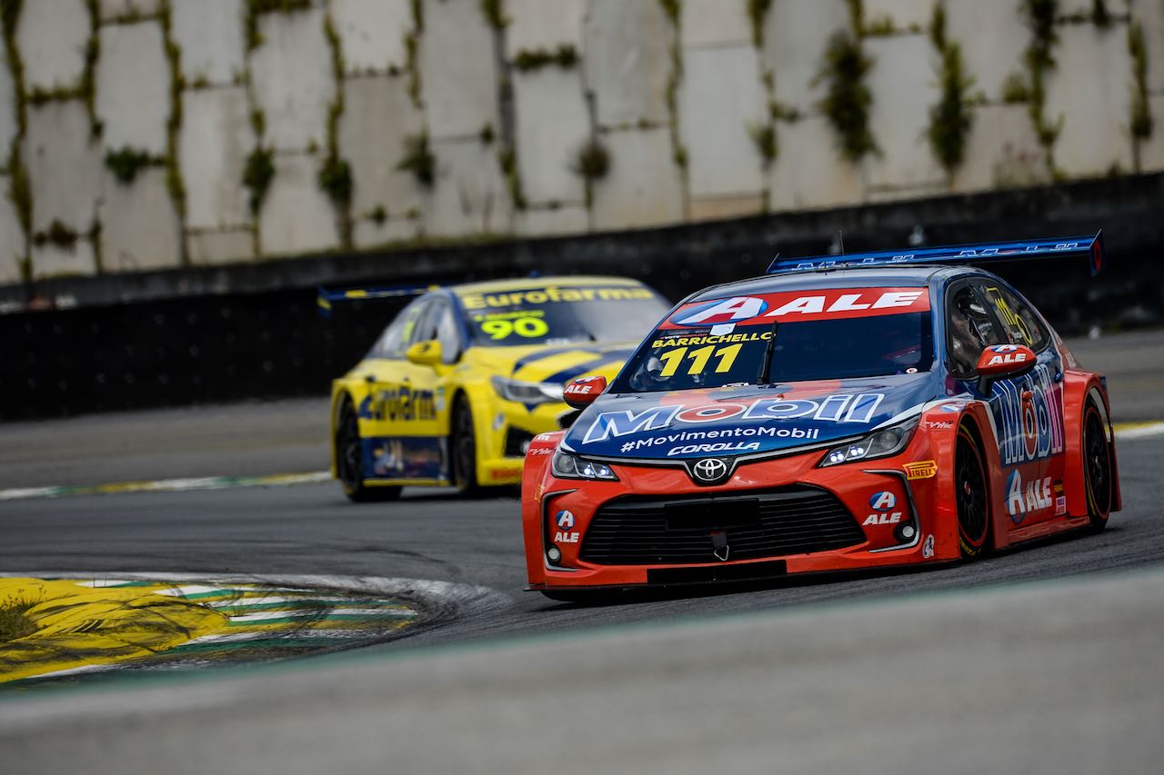 開幕のR2を制し好調を維持するバリチェロは、R1の7位に続きR2で18台抜きの離れ技を演じ、4位フィニッシュ