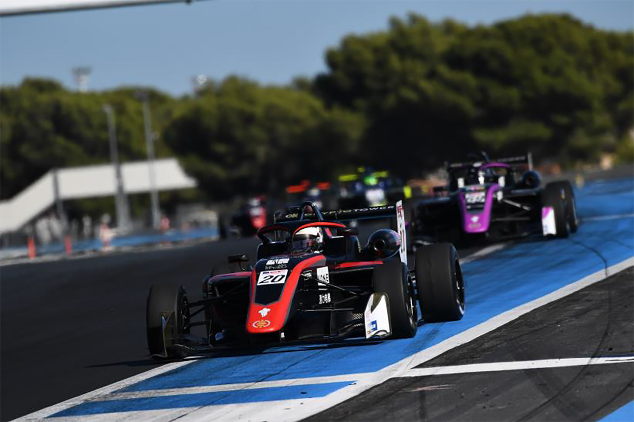 イーフェイ・イェ