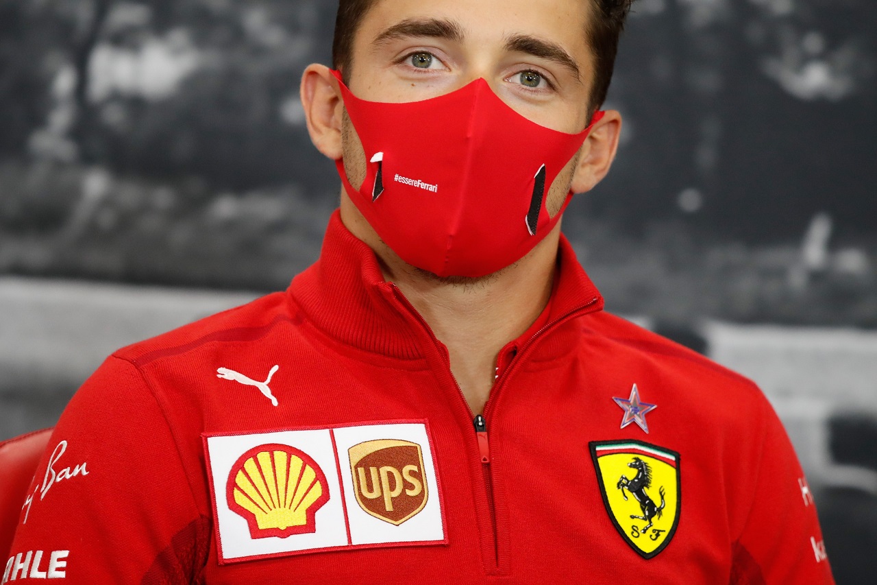 2020年F1第7戦ベルギーGP　故アントワーヌ・ユベールを偲び、星形のバッジを胸に飾るシャルル・ルクレール（フェラーリ）