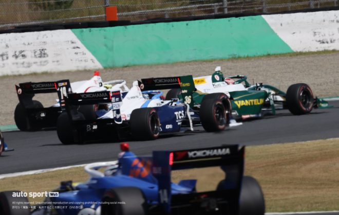 スーパーフォーミュラ第1戦もてぎ スタート直後ポジションを落としてしまった大湯。