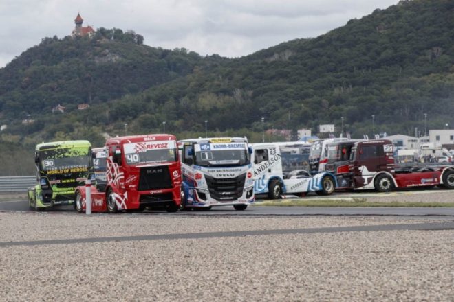 Etrc開幕戦 14台のトラックヘッド揃い踏み 雨中決戦を制したmanのレンツが首位発進 年9月4日 Biglobeニュース