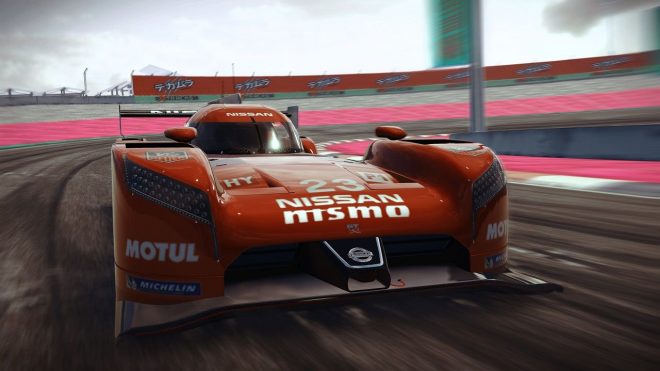 2015年のル・マン24時間に参戦したニッサンGT-R LMニスモをSwitchでドライブできる。