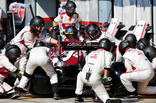 2020年F1第8戦イタリアGP　アントニオ・ジョビナッツィ（アルファロメオ）のピットストップ