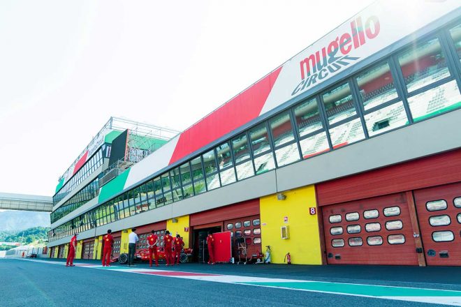2020年6月にムジェロ・サーキットでテスト走行を行ったセバスチャン・ベッテル（フェラーリ）