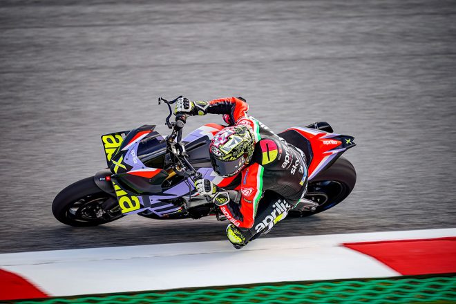 アプリリア トゥオーノV4 X（Tuono V4 X）を駆るMotoGPライダーのアレイシ・エスパルガロ（アプリリア・レーシング・チーム・グレシーニ）