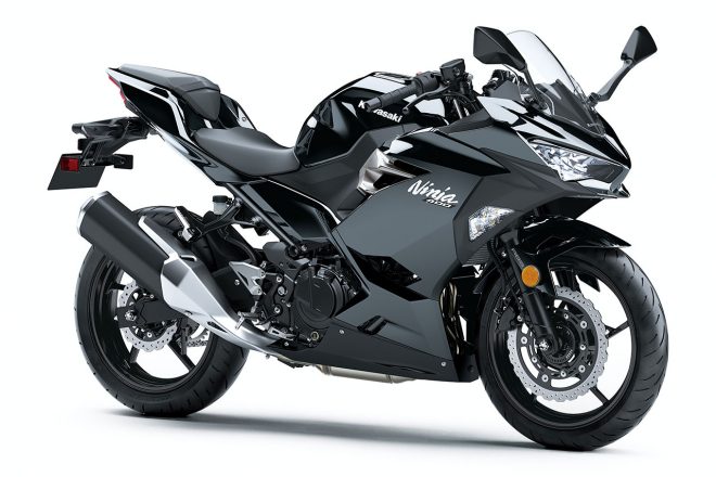 2021年モデルのカワサキNinja 400（ニンジャ400）メタリックスパークブラック
