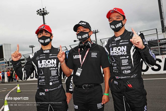 第4戦もてぎを制したLEON PYRAMID AMGの菅波冬悟、黒澤治樹監督、蒲生尚弥