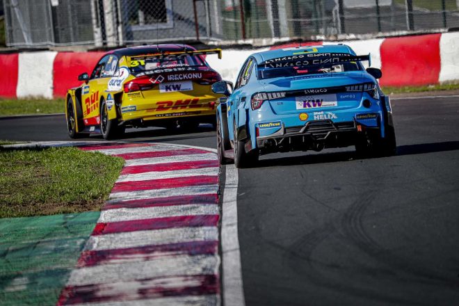 Cyan Racing移籍初戦のサンティアゴ・ウルティアは、レース2で見事表彰台の一角をなす3位に入っている