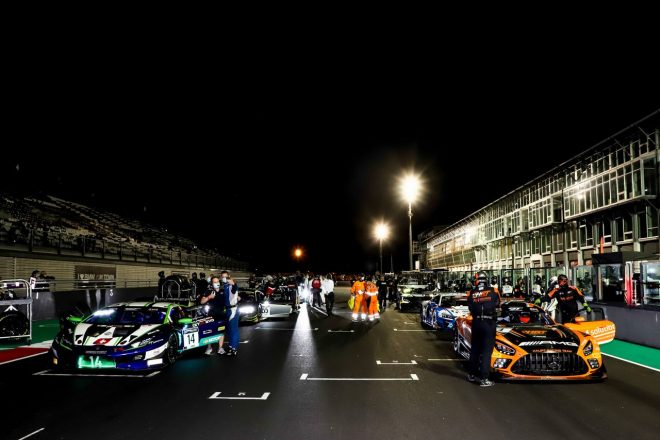 マニクールでのレース1 スタート前グリッド