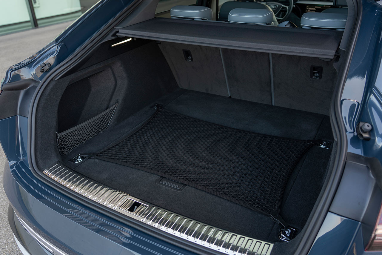 アウディe-tronスポーツバックのラゲッジルーム