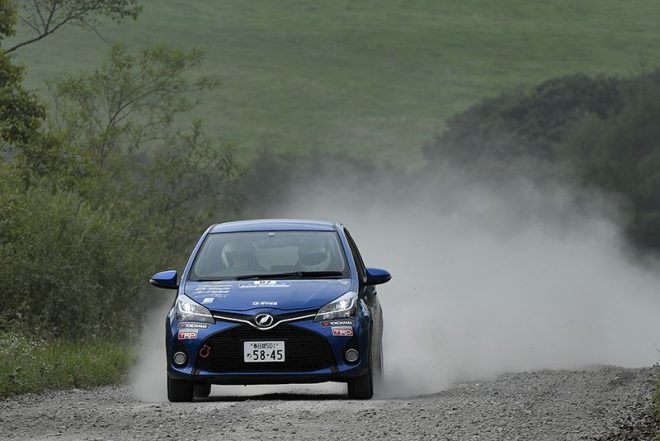 JN-6クラス優勝 明治慎太郎／里中謙太（ヴィッツ／G-EYES YH cvtLSDヴィッツ）