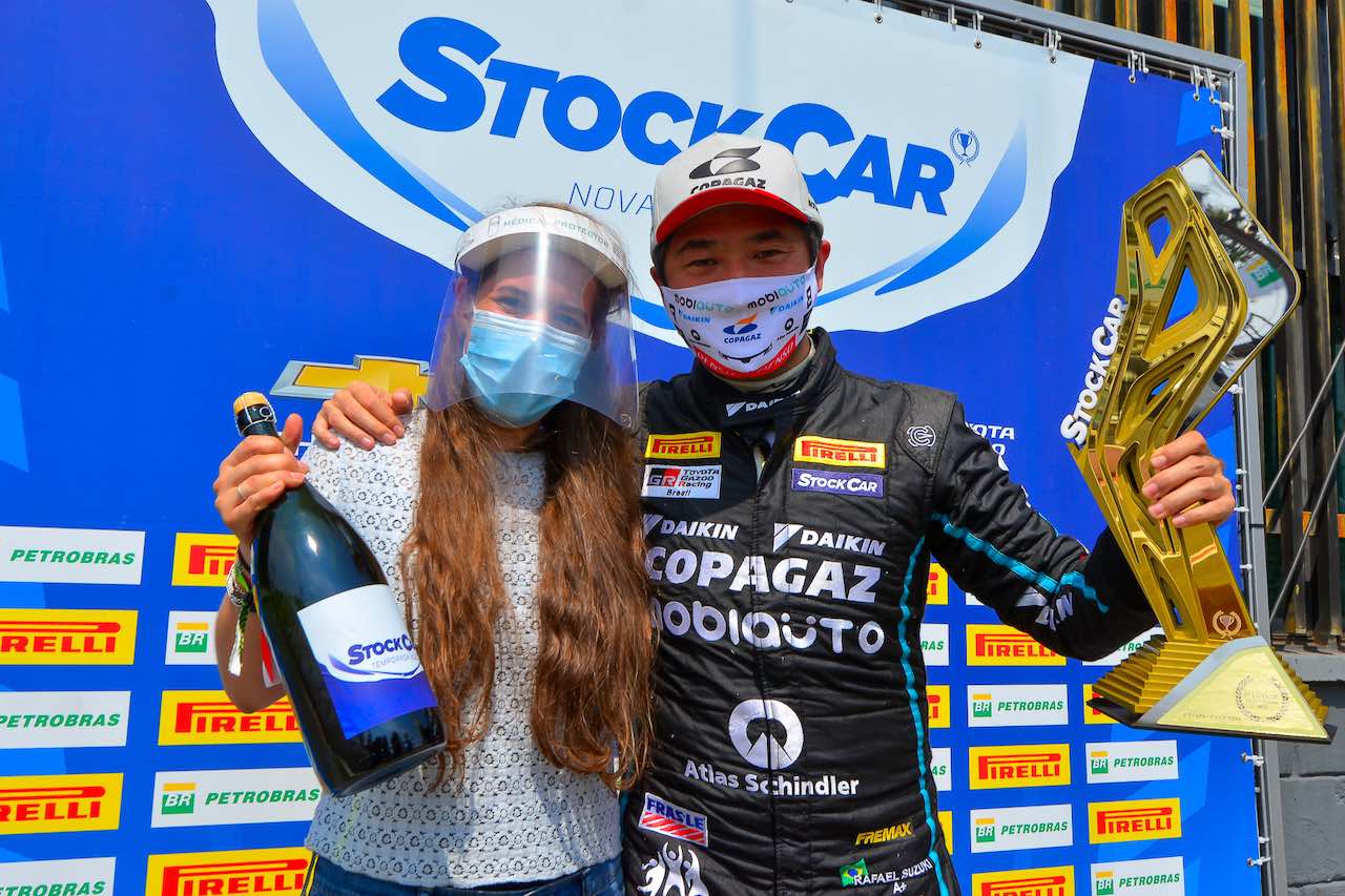 迅速なピット作業に加えて、後半スティントのペースで光る速さを披露したラファエル鈴木が、2014年のSCBデビュー以来初となる、待望の勝利を手にした