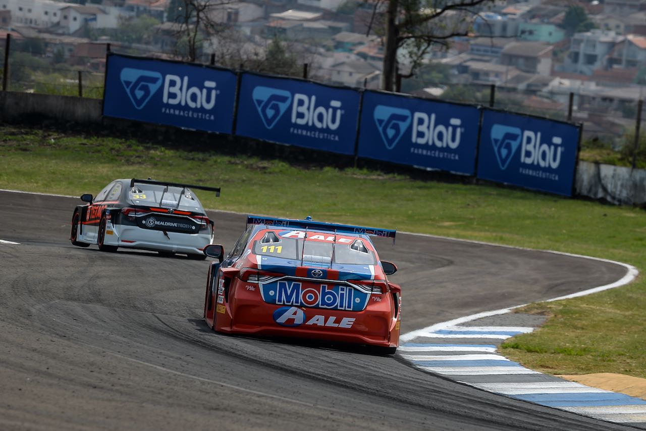 トヨタ陣営にスイッチした開幕勝者のルーベンス・バリチェロは、R2の2位で選手権首位に浮上した