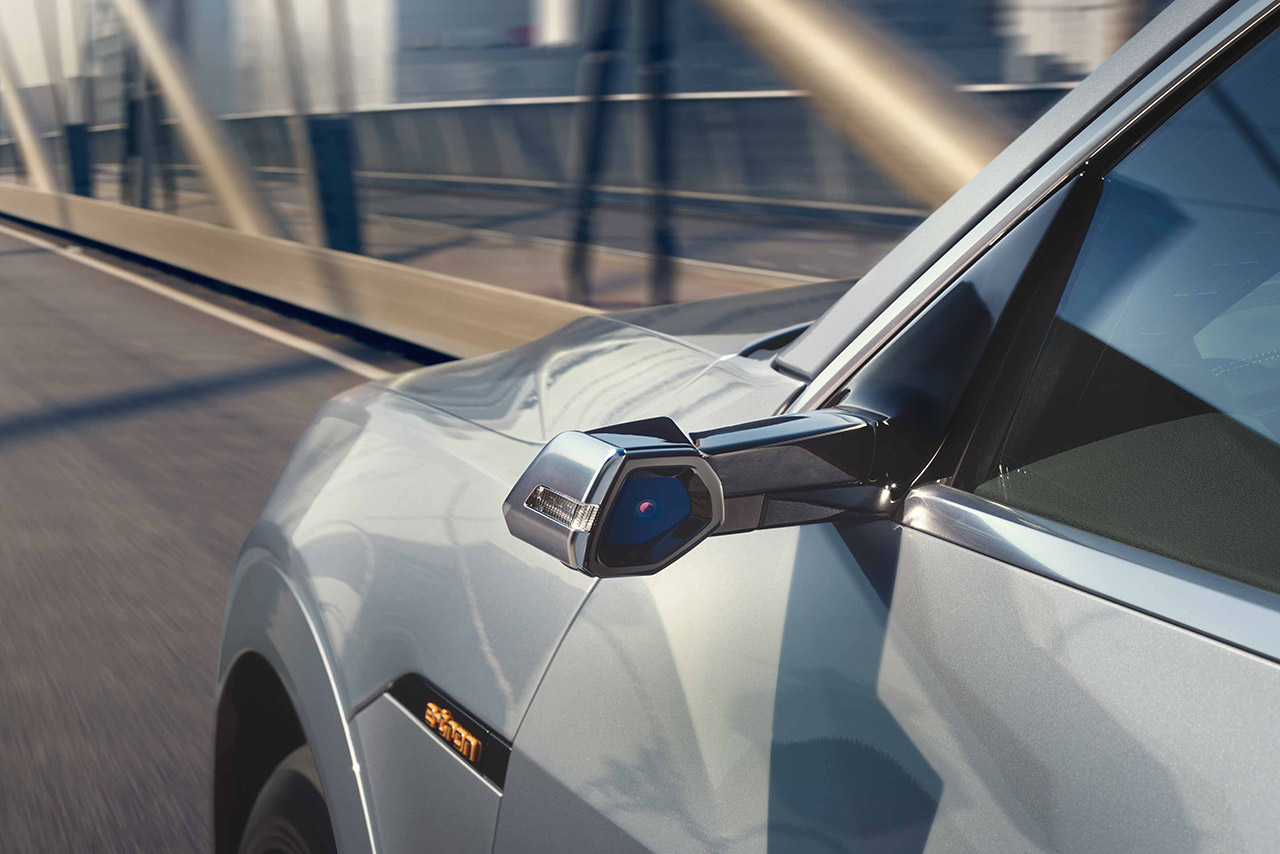 アウディ初の装備となるバーチャルエクステリアミラー