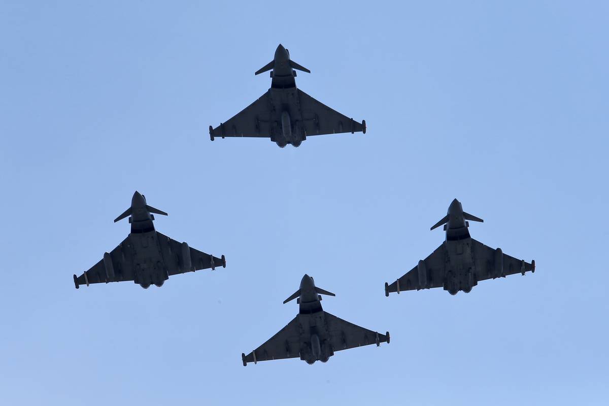 デルタ翼戦闘機のユーロファイター・タイフーン