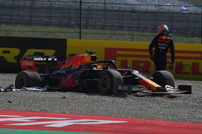 その多重クラッシュにフェルスタッペンさんも巻き込まれてしまい、グラベルにはまりリタイアに