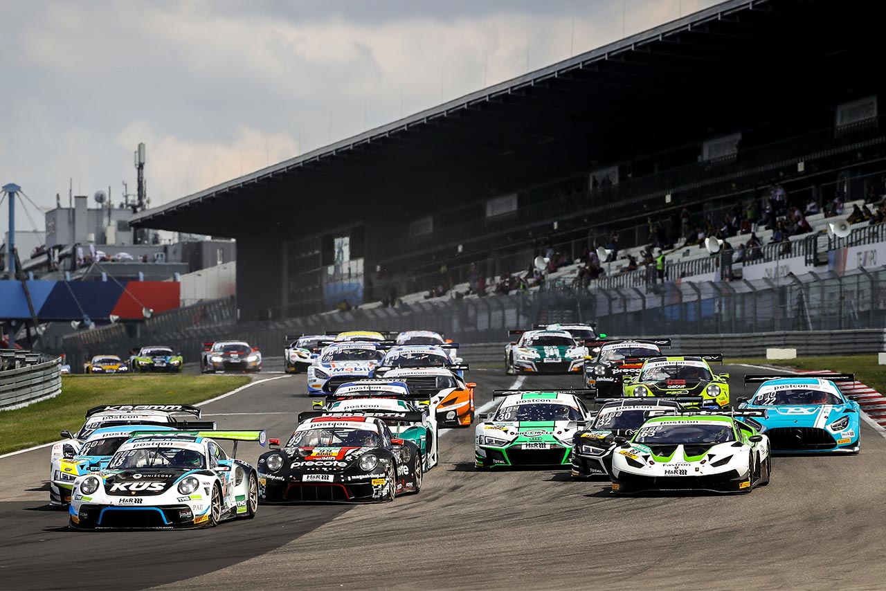 すでにドイツで長年開催されているADAC GTマスターズ。プロドライバーによる争いが展開されている。