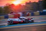 日没前、トップを走る7号車TS050ハイブリッド