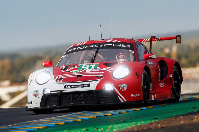 1970年のポルシェ初優勝から50周年を記念するリバリーをまとってル・マンに登場したポルシェGTチームの911 RSR