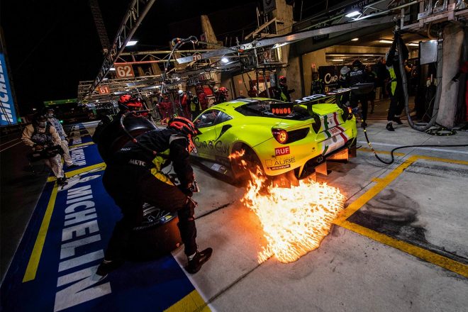 ピットでは火災に見舞われるシーンもあった。