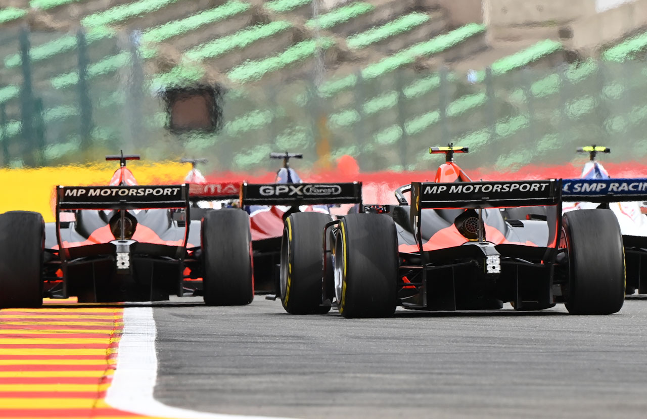 第7戦ベルギーのレース1でチームメイトのフェリペ・ドルゴヴィッチと痛恨の同士討ち。松下のマシンは後方を大破し、リタイアとなった。