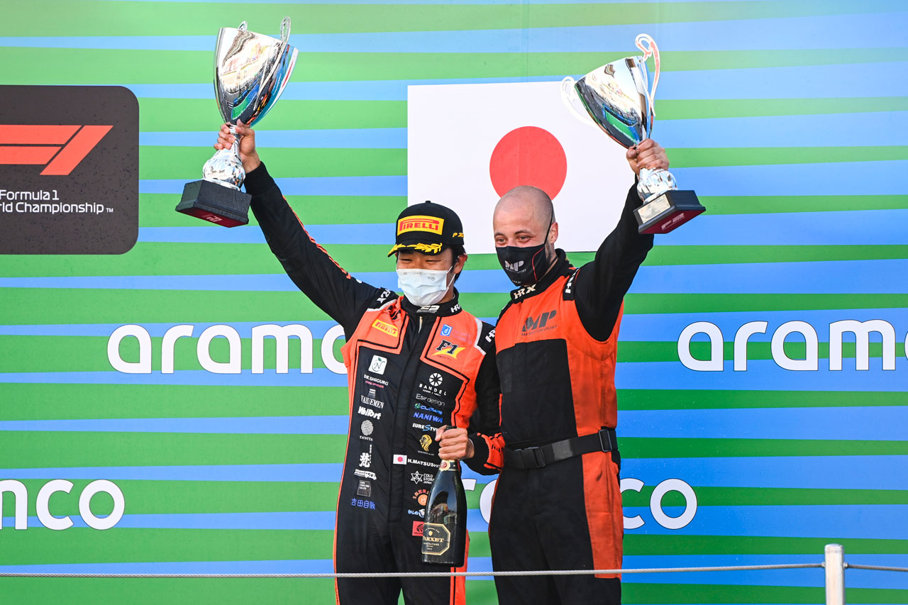 スパでのクラッシュが起こる前、第6戦バルセロナのフィーチャーレースでは17台抜きで逆転優勝を果たした。